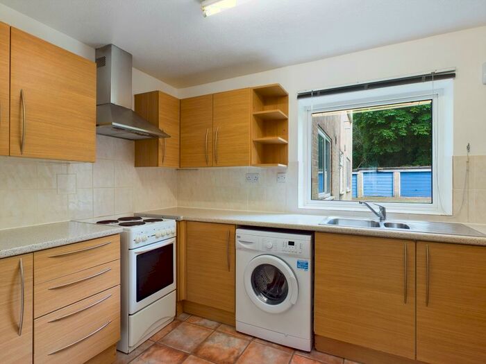 2 Bedroom Flat To Rent In Frescade Crescent, Kings Furlong, Basingstoke, RG21