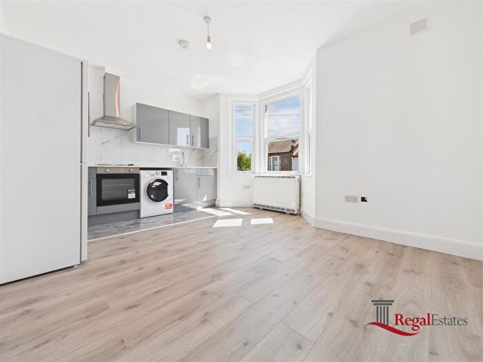 2 Bedroom Flat To Rent In Cobbold Road, London, NW10