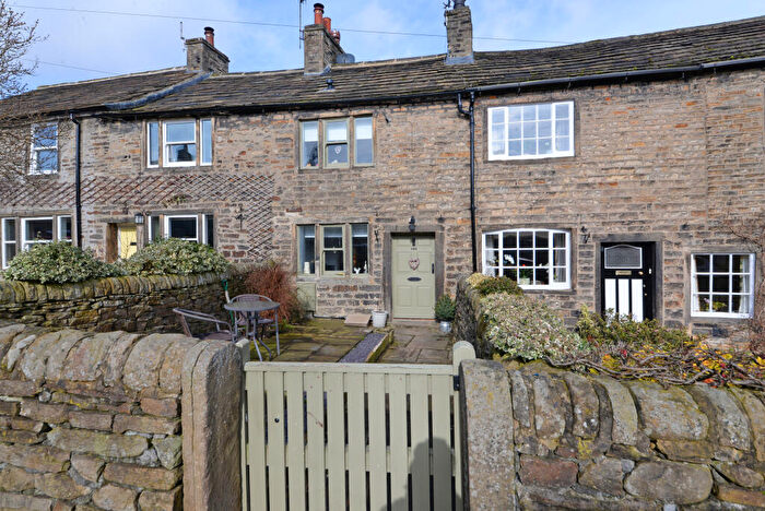 2 Bedroom Cottage To Rent In Main Street, Cononley, BD20