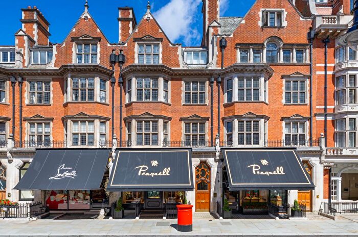 2 Bedroom Flat For Sale In Mount Street, Mayfair, London, W1K