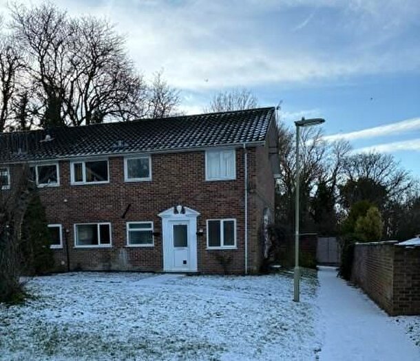 2 Bedroom Flat To Rent In Neville Close, Andover, SP10