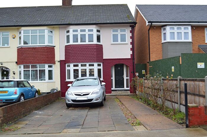3 Bedroom Terraced House To Rent In River Close, RM13