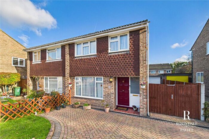 3 Bedroom Semi-Detached House For Sale In Nicholas Road, Croydon, CR0