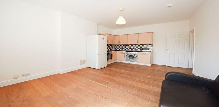 2 Bedroom Flat To Rent In Rutland Park, London, NW2