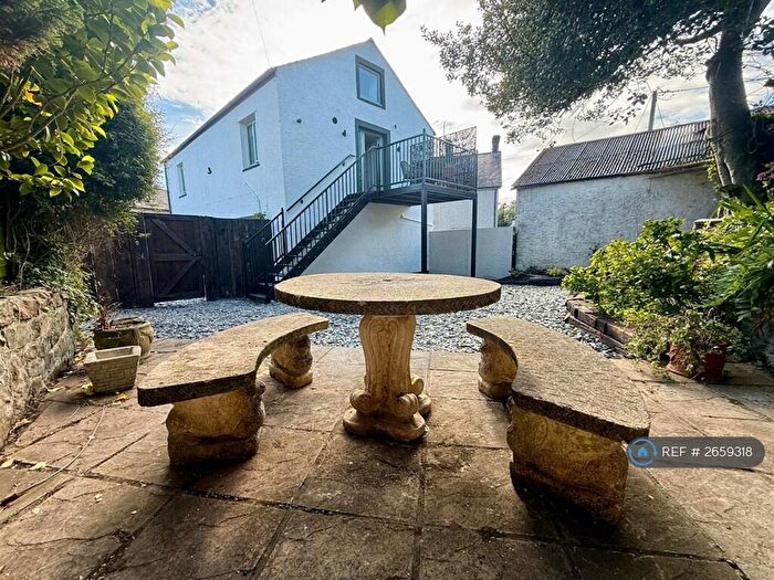 2 Bedroom Flat To Rent In Gwalchmai, Holyhead, LL65