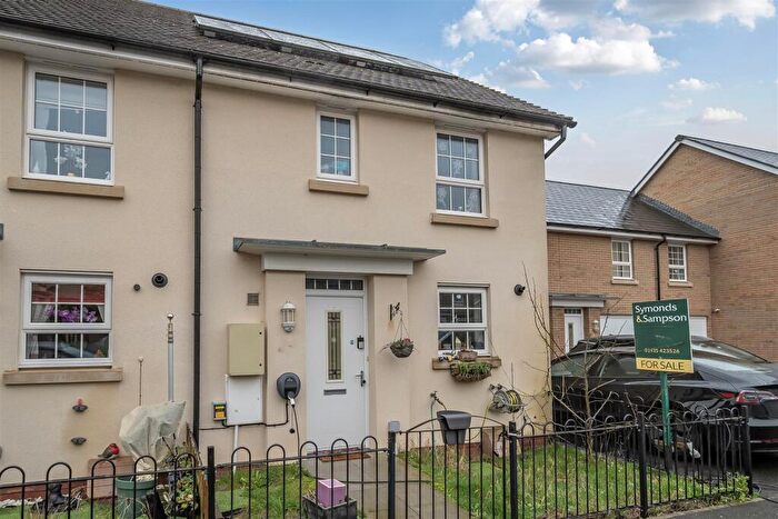 3 Bedroom End Of Terrace House For Sale In Shackleton Road, Yeovil, BA21
