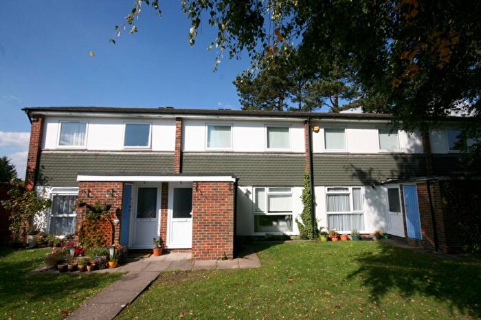 1 Bedroom Flat To Rent In Timberhill, Ashtead, KT21