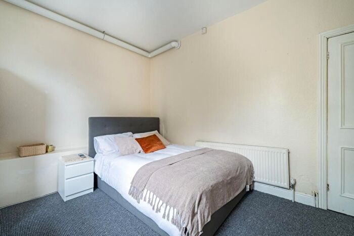 3 Bedroom Flat To Rent In Spurgeon St, London, SE1