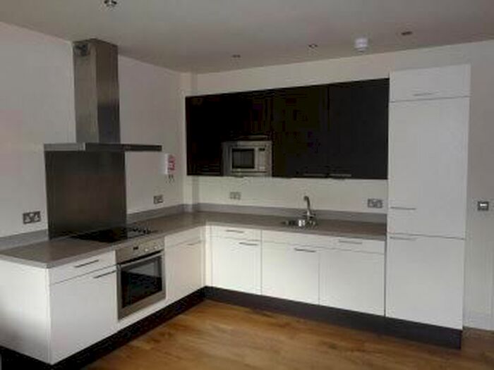 3 Bedroom Flat To Rent In North Drive, Tooting, SW16
