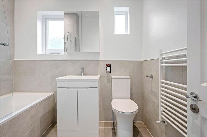 2 Bedroom End Of Terrace House To Rent In Allingham Street, Islington, Angel, London, N1