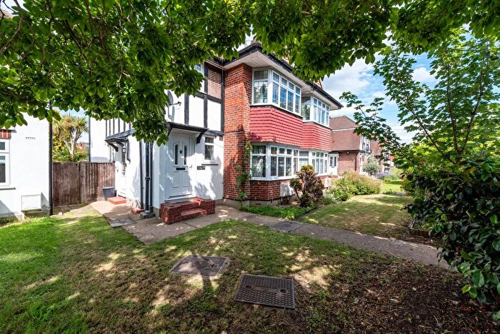 2 Bedroom Maisonette For Sale In Tudor Drive, Morden, SM4
