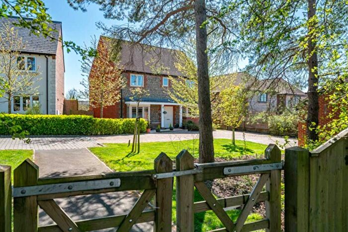 4 Bedroom Detached House For Sale In Lammas Close, Longwick. Bucks., HP27