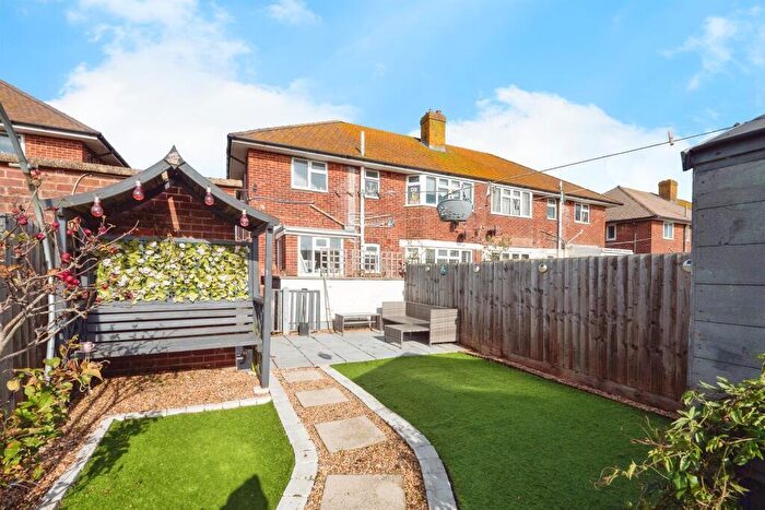 2 Bedroom Apartment For Sale In Granby Close, Weymouth, DT4