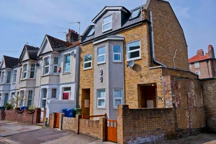 2 Bedroom Flat To Rent In Ethnard Road, Bermondsey, SE15