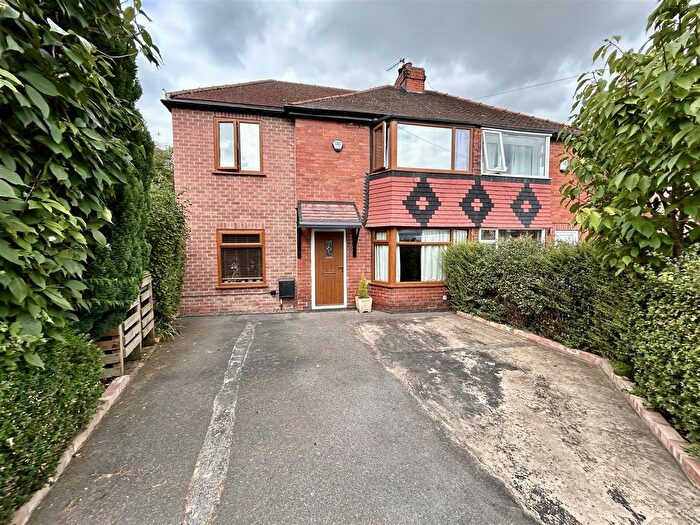 3 Bedroom Semi-Detached House For Sale In Park Avenue, Allerton Bywater, Castleford, WF10