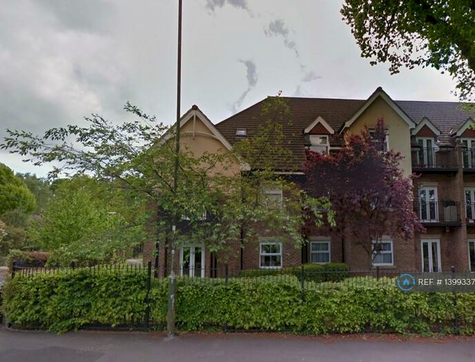 2 Bedroom Flat To Rent In Simpkins Court, Chandler's Ford, Eastleigh, SO53