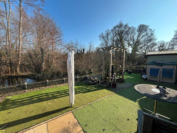 2 Bedroom Mobile/park Home For Sale In Water End Park, Old Basing, Basingstoke, RG24