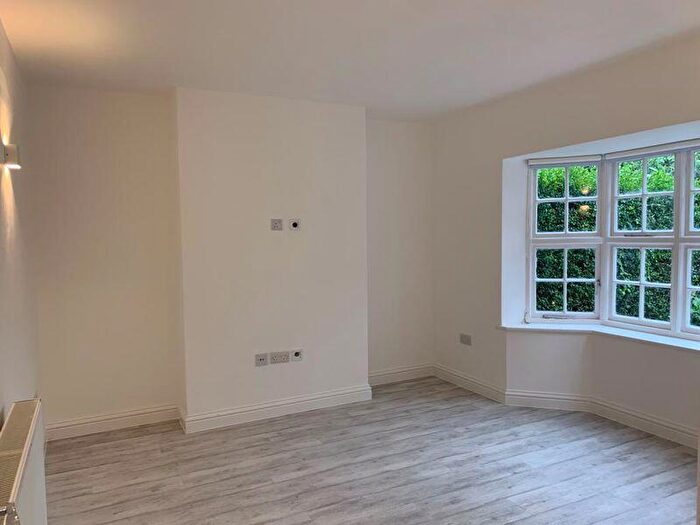 1 Bedroom Ground Maisonette To Rent In Midholm Close, Hampstead Garden Suburb, NW11