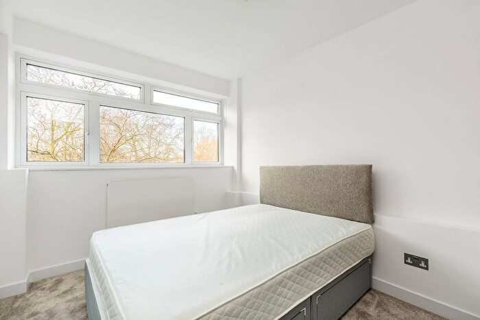 3 Bedroom Flat To Rent In Strangways Terrace, Holland Park, London, W14