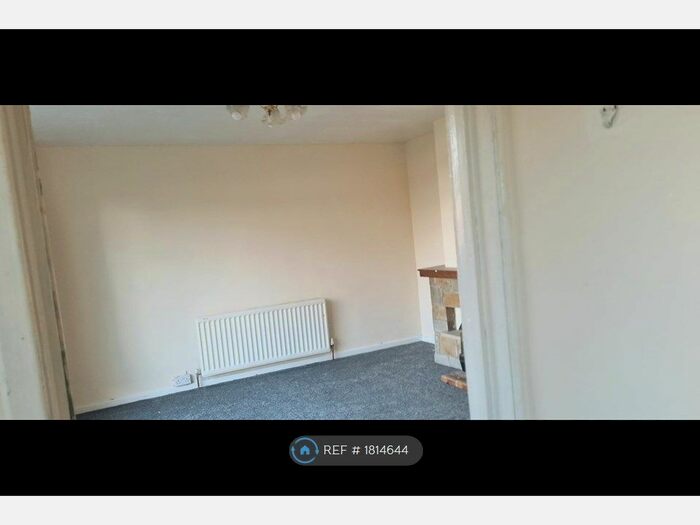 3 Bedroom Terraced House To Rent In Denbury Mount, Bradford, BD4