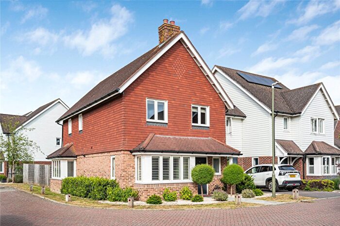4 Bedroom Detached House For Sale In White Close, Horley, Surrey, RH6