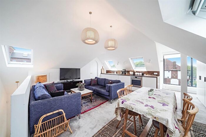 2 Bedroom Flat To Rent In Wrentham Avenue, London, NW10