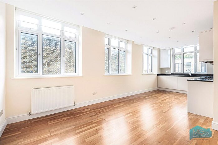 2 Bedroom Flat To Rent In High Street, High Barnet, Hertfordshire, EN5