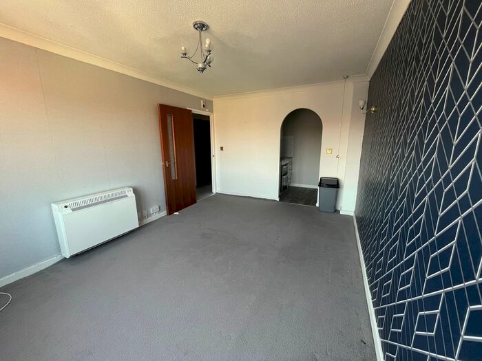1 Bedroom Flat To Rent In Cavell Avenue, Peacehaven, BN10