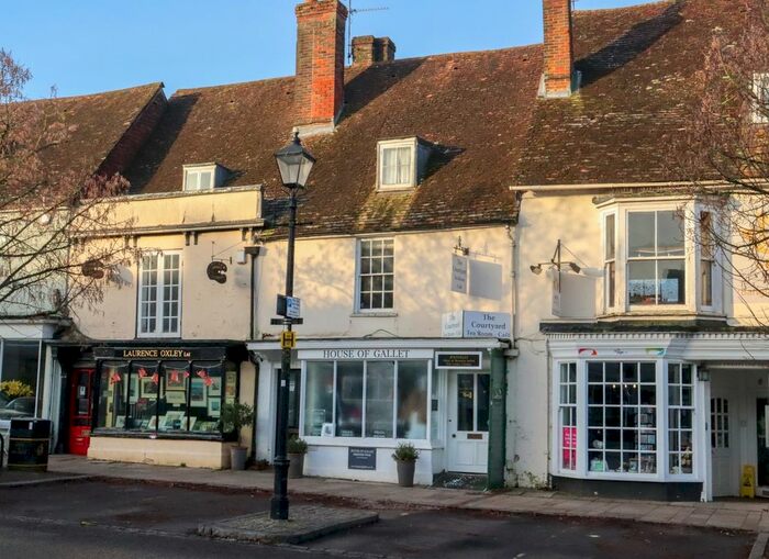 2 Bedroom Flat To Rent In A Broad Street, Alresford, Hampshire, SO24