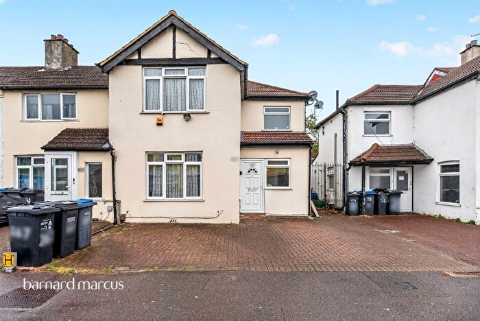 3 Bedroom End Terrace House For Sale In Thornton Road, Croydon, CR0