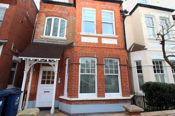 3 Bedroom Flat To Rent In Fairlawn Avenue, London, W4