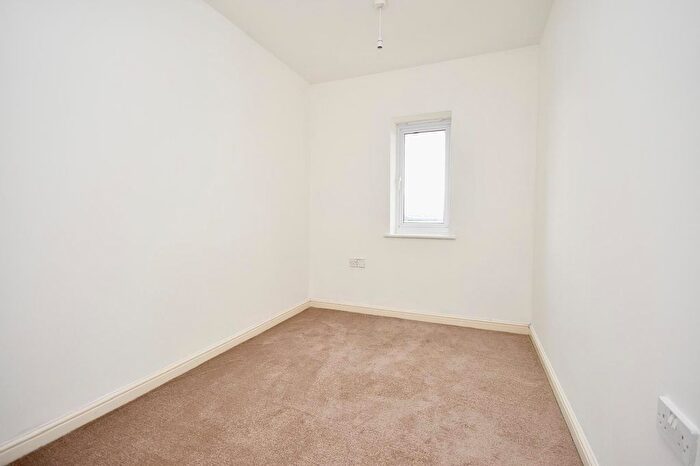 2 Bedroom Flat For Sale In Clay Furlong, Leighton Buzzard, LU7