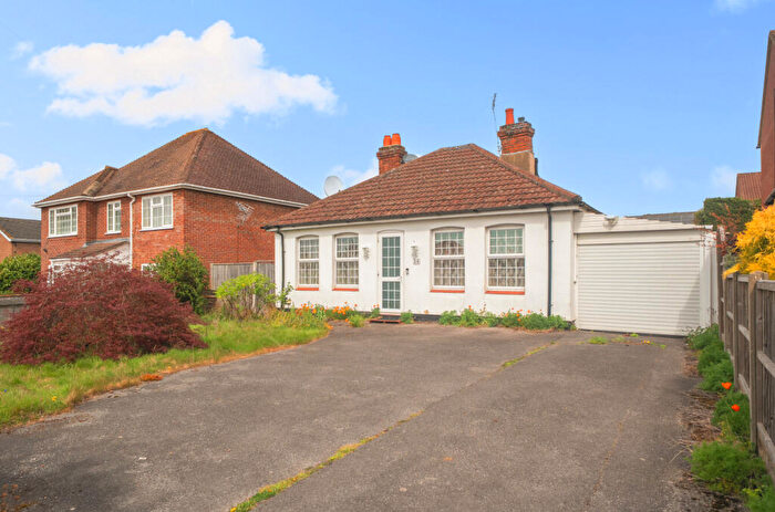 3 Bedroom Bungalow For Sale In Crabwood Road, Maybush, Southampton, Hampshire, SO16