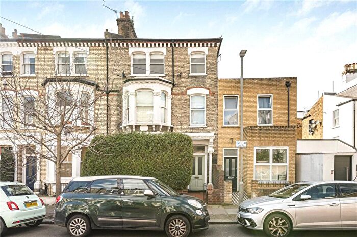 2 Bedroom Apartment To Rent In Almeric Road, London, SW11