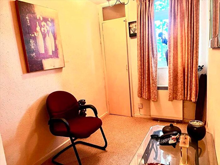 2 Bedroom Flat For Sale In Gatewick Close, Slough, SL1