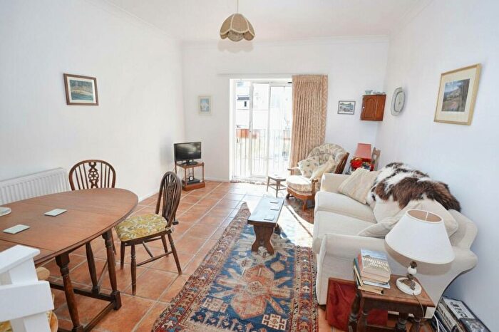 2 Bedroom Flat For Sale In Beach Street, Dawlish, EX7