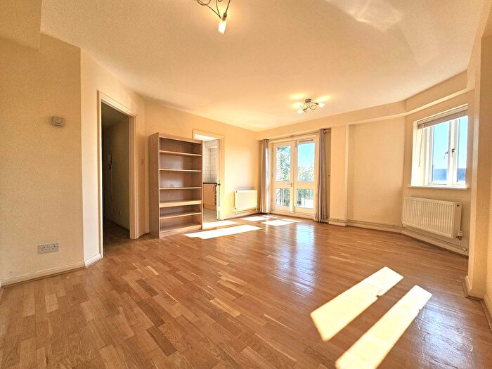 2 Bedroom Property To Rent In Queens Road, Bromley, BR1
