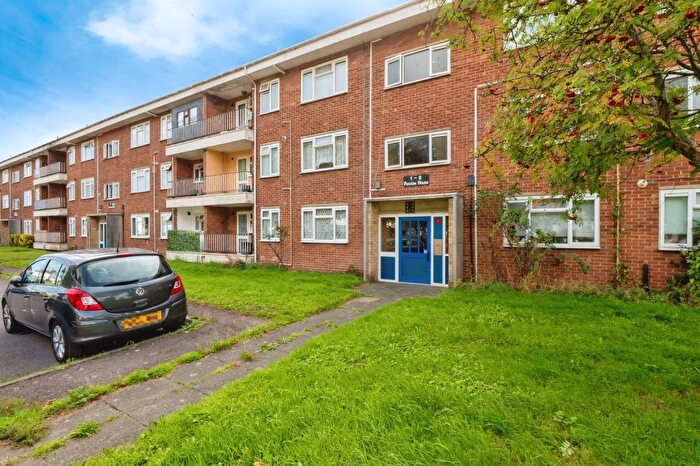 2 Bedroom Flat For Sale In Pennine Road, Southampton, SO16