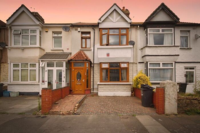 3 Bedroom Terraced House For Sale In Kingston Road, Ilford, IG1