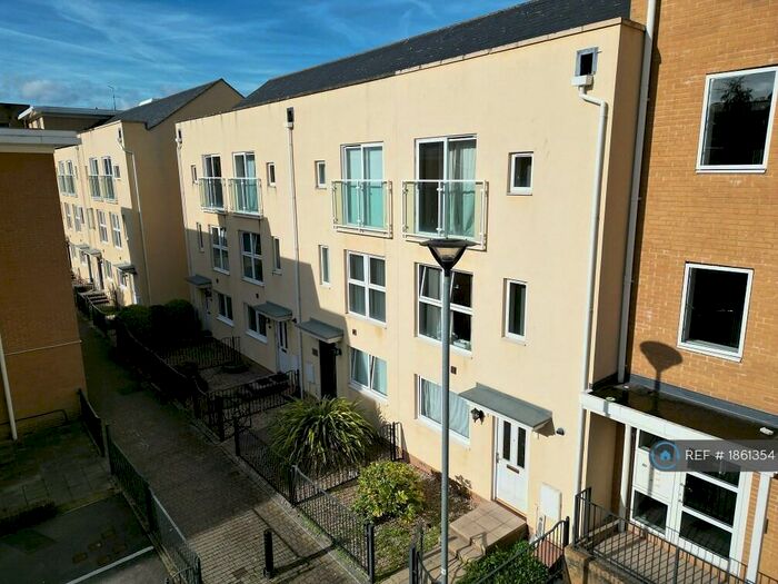 4 Bedroom Terraced House To Rent In Richmond Court, Exeter, EX4