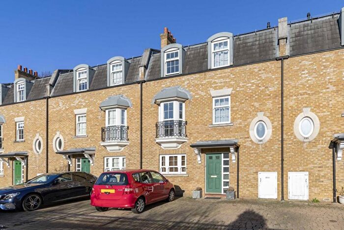 4 Bedroom Property To Rent In Belmont Mews, Wimbledon, SW19