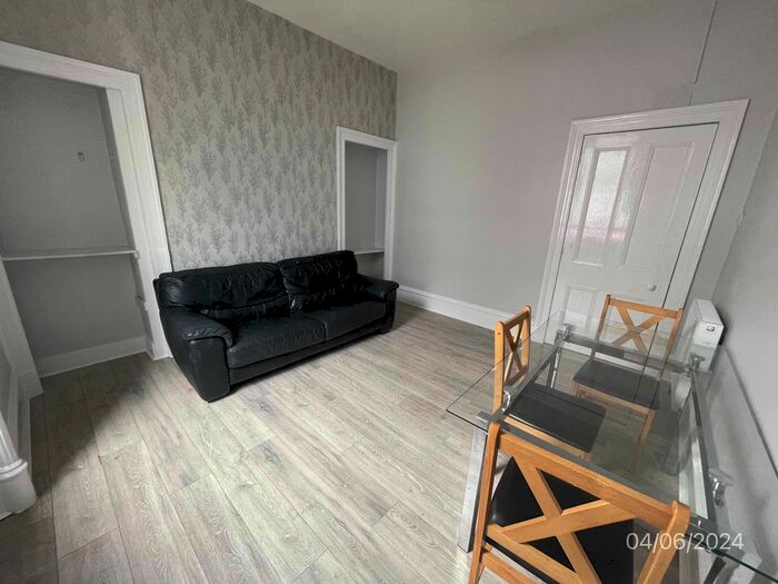 2 Bedroom Flat To Rent In Menzies Road, First Floor Right, Aberdeen, AB11