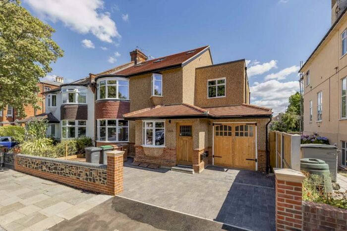 2 Bedroom Flat To Rent In Muswell Avenue, London, N10