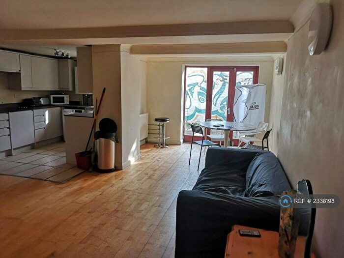 6 Bedroom Semi-Detached House To Rent In Parks View, Brighton, BN2