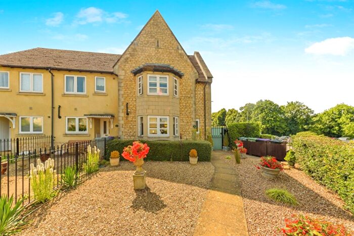 3 Bedroom Semi-Detached House For Sale In Gresley Drive, Stamford, PE9