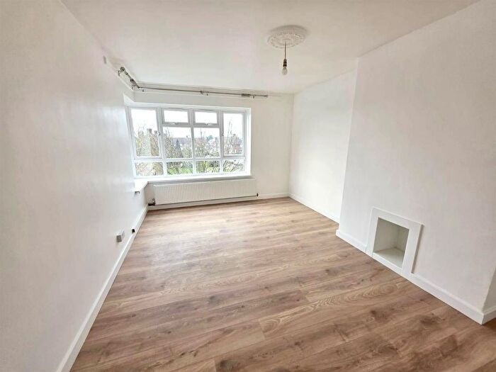 2 Bedroom Flat To Rent In Keir Hardie Way, Barking, IG11
