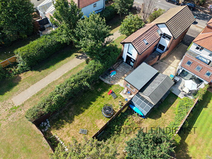 4 Bedroom Detached House To Rent In Summer Road, Thames Ditton, KT7