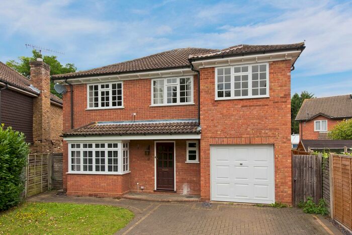 6 Bedroom Detached House To Rent In Armadale Road, Woking, GU21