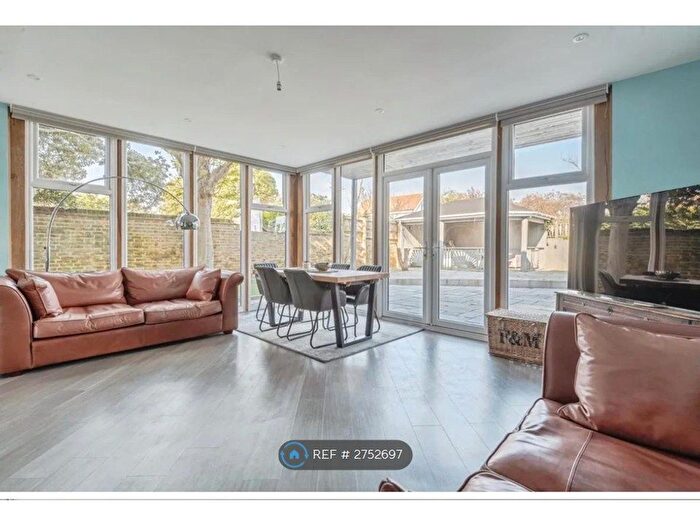 3 Bedroom End Terrace House To Rent In Kingsgate Avenue, Broadstairs, CT10