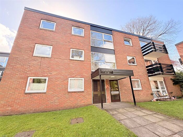 2 Bedroom Flat For Sale In Wake Green Park, Birmingham, B13